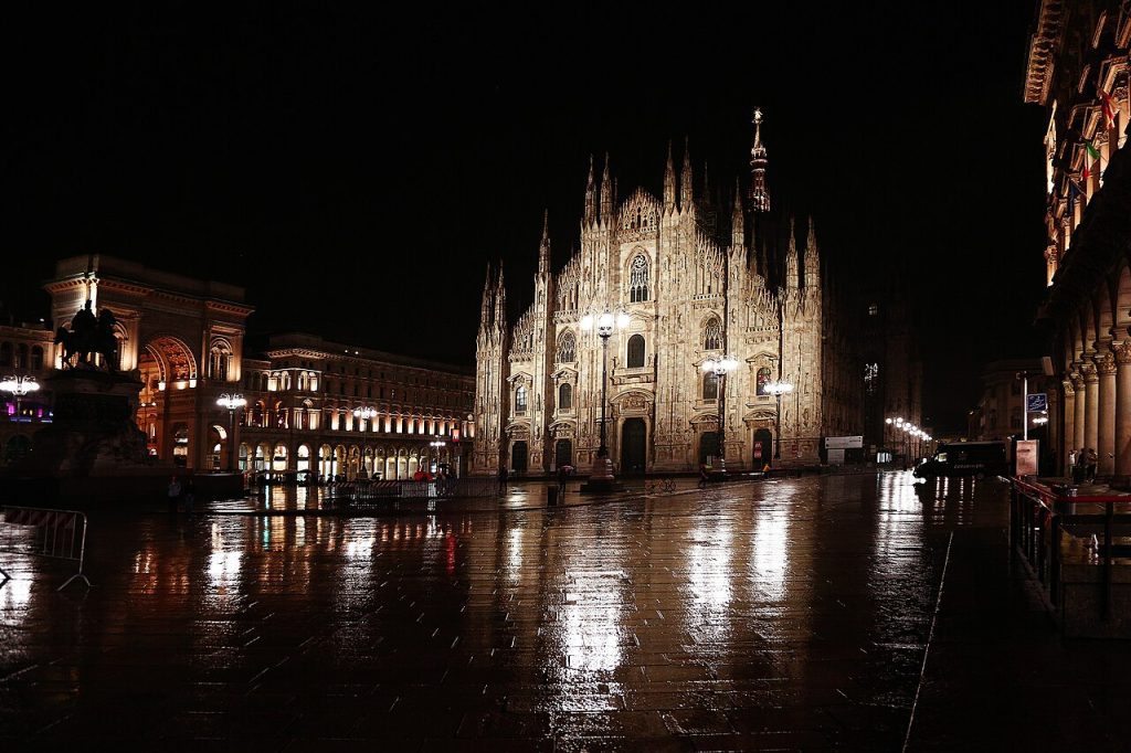 Piazza del Duomo Milano noaptea
